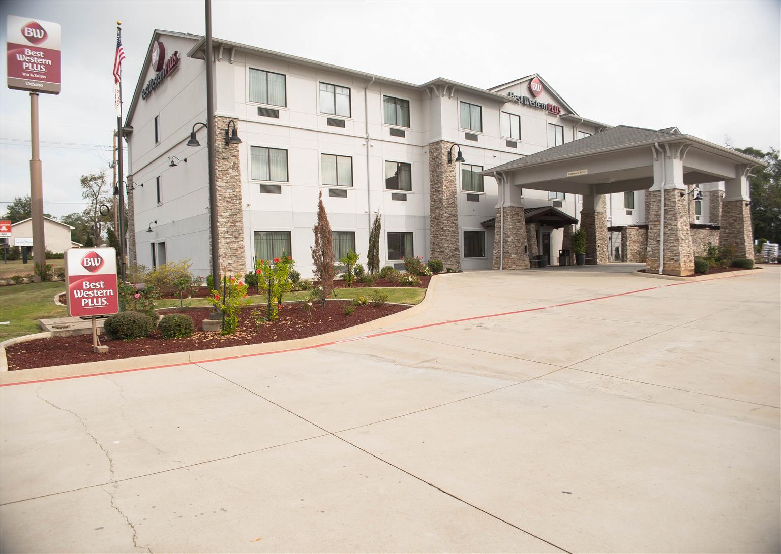 Best Western Plus Desoto Inn & Suites Mansfield Buitenkant foto